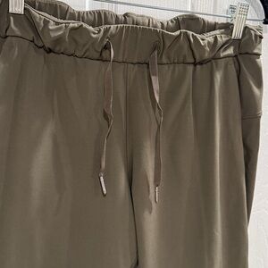 LULULEMON-mid rise, ankle, drawstring pant, 23” inseam